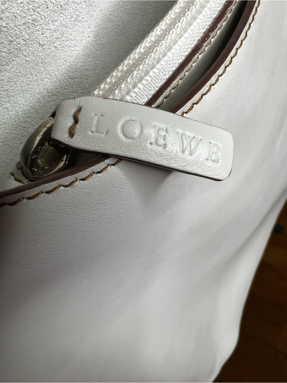 Authentic Vintage Loewe Madrid White Leather Shoulder Bag Made in Spain - Picture 9 of 17